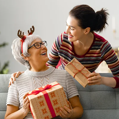 How to Bring Comfort and Joy to Seniors During the Holidays